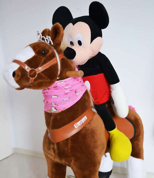 cheval roulettes ponycycle et peluche mickey