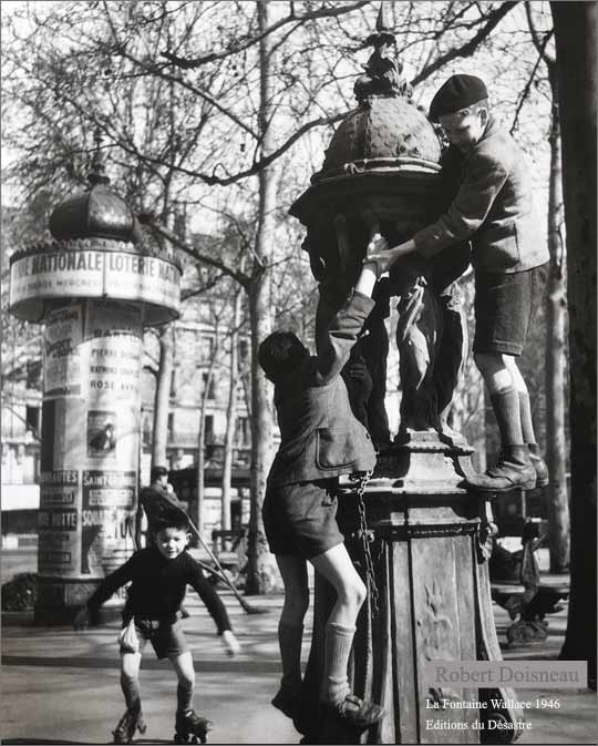 Photo enfant Robert dosineau - La fontaine Wallace 1946