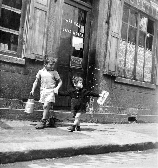 Photo enfant Robert doisneau - Rue marcellin berthelot - 1945